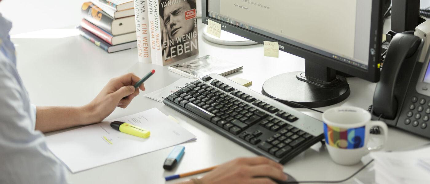Assistent:in Rechte und Lizenzen (m/w/d) - Job München, Mobiles Arbeiten - Hanser Stellenportal