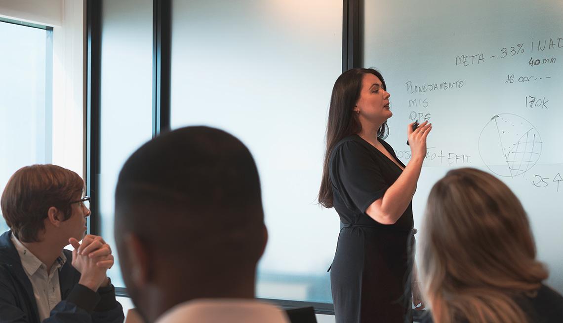 header_meeting_whiteboard.jpg