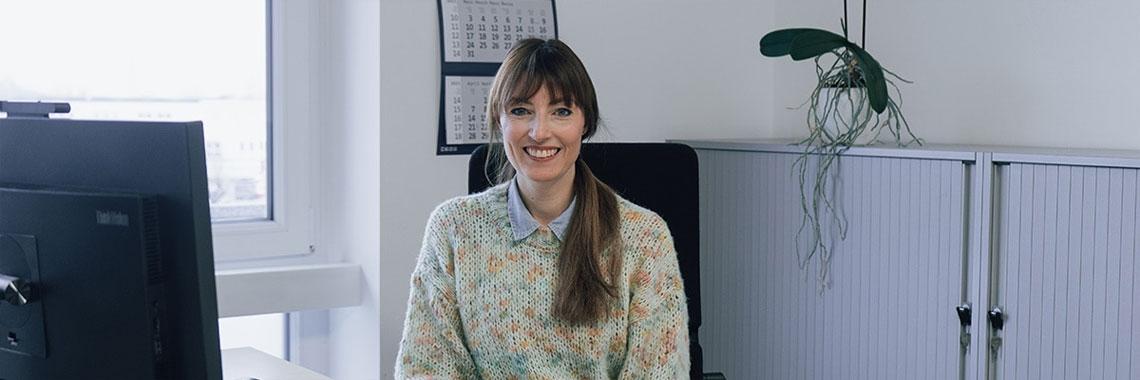 Dame Büro