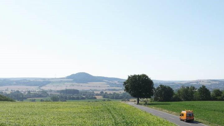 header_landschaft_landstrasse.jpg