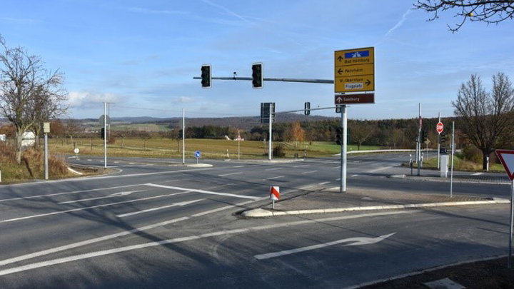 strasse_schilder_kreuzung.jpg